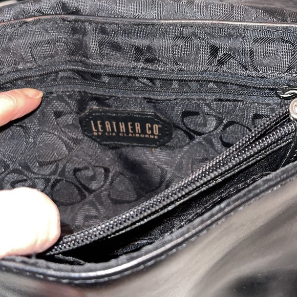 Leather Co. by Liz Claiborne woman’s black leather shoulder bag - Picture 4 of 4